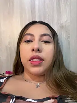 Snapshot of Emiily_joee_ chatting on 05/21/26, 04:19 Emiily joee online show from 05/21/26, 04:19