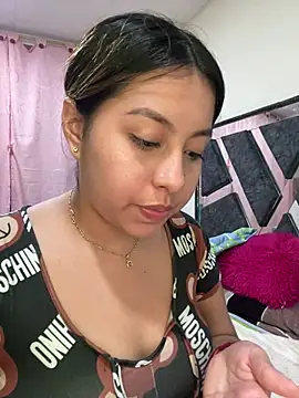 Snapshot of Emiily_joee_ chatting on 06/10/26, 01:50 Emiily joee online show from 06/10/26, 01:50