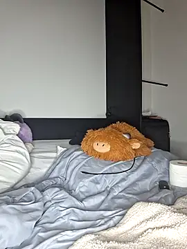 Snapshot of Cinnamonbunn chatting on 02/14/26, 03:58 Cinnamonbunn online show from 02/14/26, 03:58