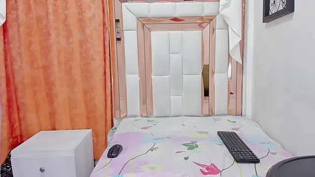 Snapshot of kimberly_xoxo_3 chatting on 02/18/26, 03:24 kimberly xoxo 3 online show from 02/18/26, 03:24