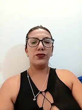 Snapshot of Silreinadorada chatting on 02/25/26, 10:41 Silreinadorada online show from 02/25/26, 10:41