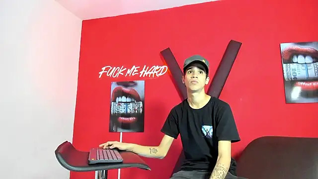 GREEN BOYS online show from 03/11/26, 07:25