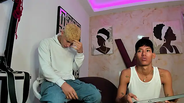 GREEN BOYS online show from 03/25/26, 01:22