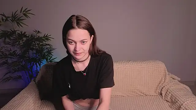 parrot kisha online show from 04/13/26, 01:33