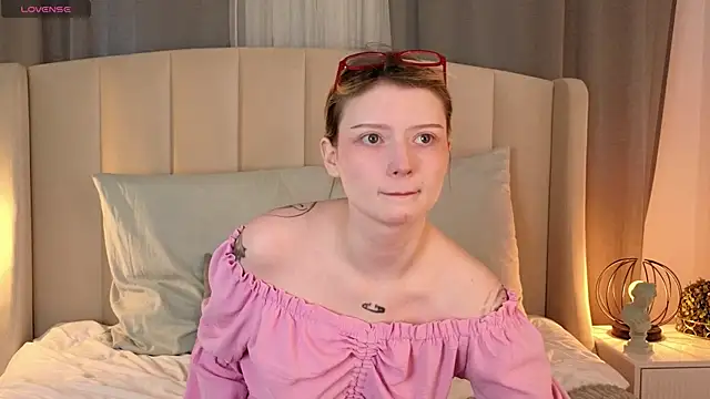 AlyssFrost online show from 04/28/26, 02:10