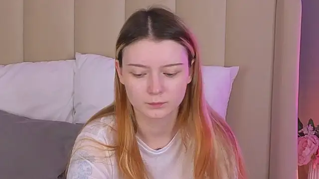 AlyssFrost online show from 06/19/26, 03:55