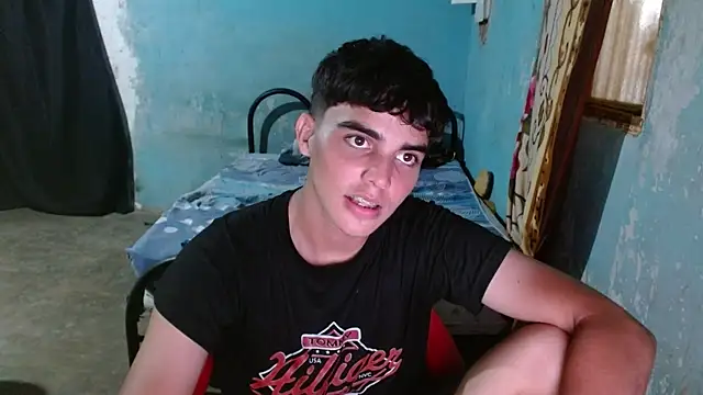 Snapshot of heiker__ chatting on 05/21/26, 03:02 heiker online show from 05/21/26, 03:02
