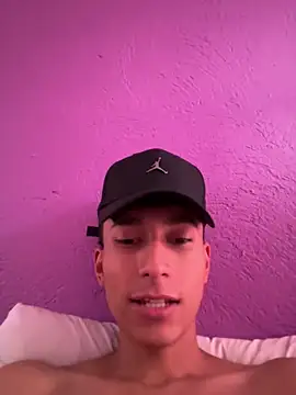 glopetitooo online show from 06/15/26, 12:51