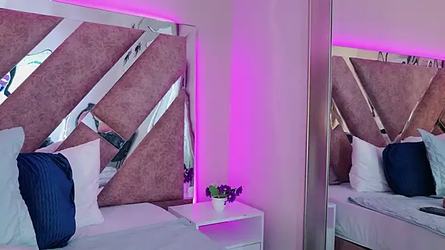 PerlaRogerss  online show from 04/17/26, 12:30