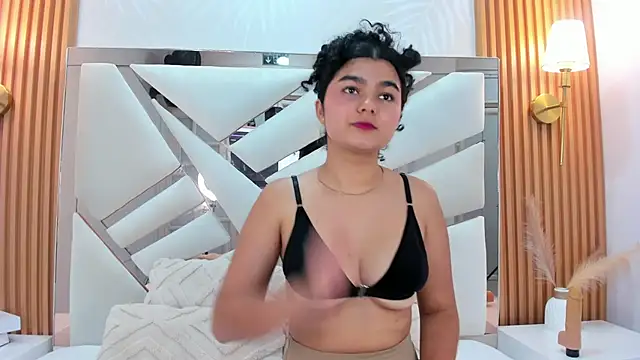 Snapshot of _Curly_Beauty chatting on 02/17/26, 04:24 Curly Beauty online show from 02/17/26, 04:24