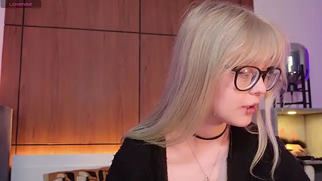 MoliQin online show from 04/12/26, 07:46