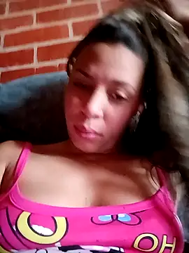 Snapshot of kiki_milu chatting on 05/07/26, 01:05 kiki milu online show from 05/07/26, 01:05