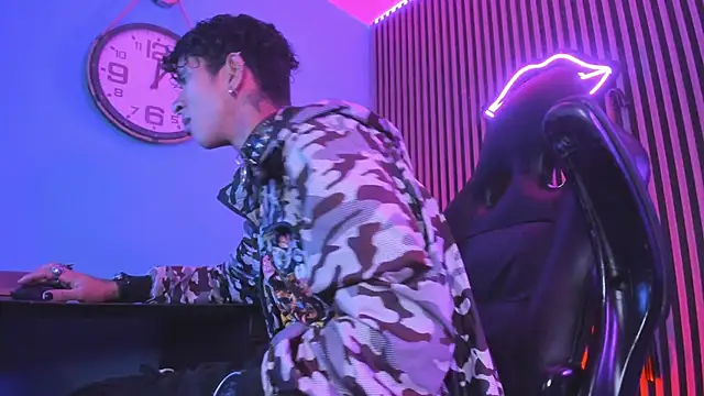 Snapshot of Maximoking26 chatting on 02/20/26, 04:09 Maximoking26 online show from 02/20/26, 04:09