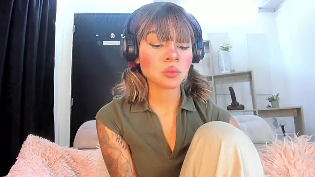 Tylla   online show from 03/25/26, 05:13