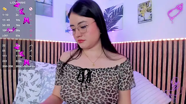 Lyra Noire online show from 04/22/26, 06:42