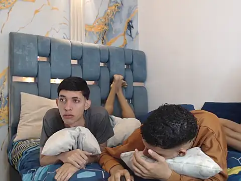 Snapshot of GOLD_BOYS chatting on 02/20/26, 01:22 GOLD BOYS online show from 02/20/26, 01:22