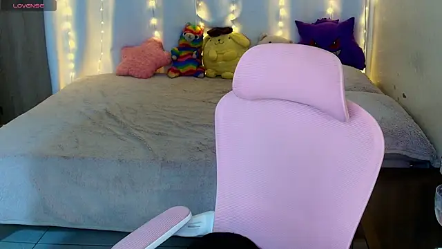 maliciaXpoison online show from 05/17/26, 04:43
