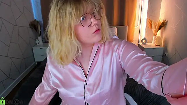 luna c0ra online show from 04/05/26, 01:03