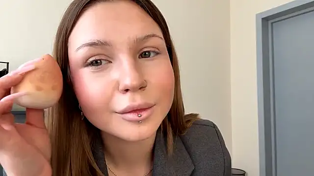 Snapshot of PledHoly chatting on 02/20/26, 09:00 PledHoly online show from 02/20/26, 09:00