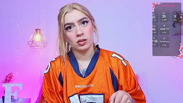 Emma softt online show from 05/18/26, 01:02
