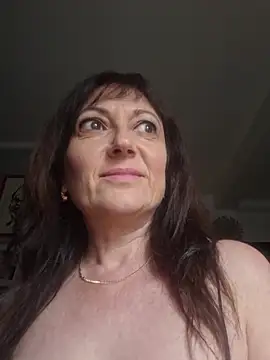Snapshot of SaraGina chatting on 04/22/26, 08:28 SaraGina online show from 04/22/26, 08:28