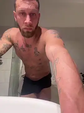 Snapshot of Tiziano94 chatting on 02/25/26, 10:03 Tiziano94 online show from 02/25/26, 10:03