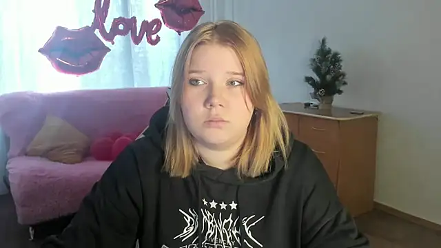 Snapshot of StripGyrl chatting on 03/04/26, 08:09 StripGyrl online show from 03/04/26, 08:09