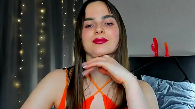 Snapshot of megann_fox2 chatting on 04/19/26, 04:28 megann fox2 online show from 04/19/26, 04:28