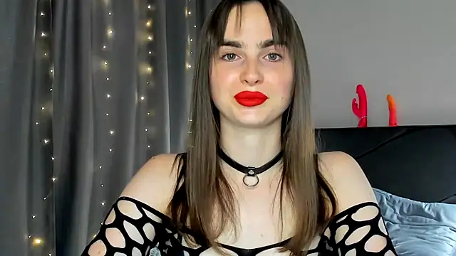 Snapshot of megann_fox2 chatting on 06/19/26, 04:55 megann fox2 online show from 06/19/26, 04:55