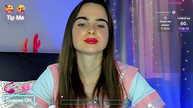 Snapshot of megann_fox2 chatting on 07/13/26, 03:04 megann fox2 online show from 07/13/26, 03:04