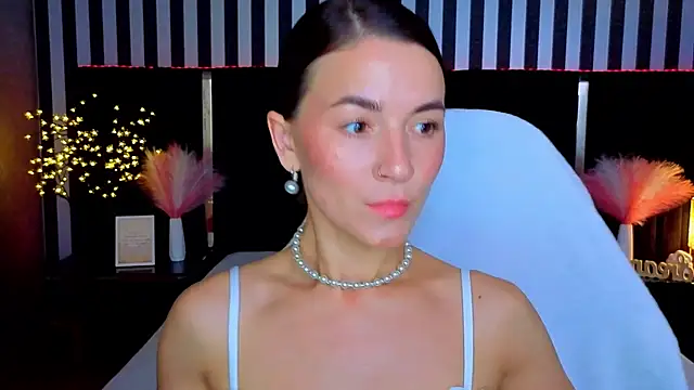 Snapshot of GracefulMichelle chatting on 06/27/26, 07:41 GracefulMichelle online show from 06/27/26, 07:41