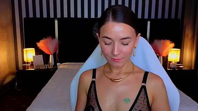 Snapshot of GracefulMichelle chatting on 07/18/26, 07:17 GracefulMichelle online show from 07/18/26, 07:17
