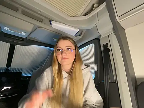 Snapshot of melanieTesss chatting on 02/20/26, 11:11 melanieTesss online show from 02/20/26, 11:11