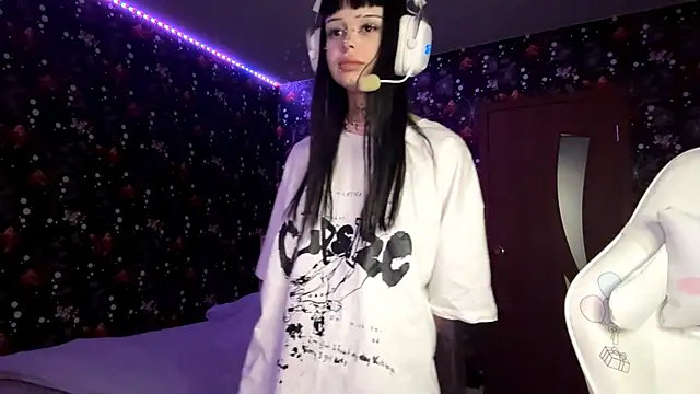 Luna Sohotti online show from 02/16/26, 04:03