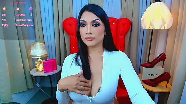 Snapshot of Laureen_Hilton chatting on 07/15/26, 12:10 Laureen Hilton online show from 07/15/26, 12:10