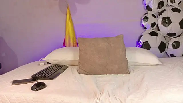 Snapshot of Sheinny_brown1 chatting on 06/24/26, 08:19 Sheinny brown1 online show from 06/24/26, 08:19