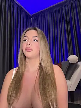 Snapshot of SelenneDreams chatting on 02/20/26, 05:02 SelenneDreams online show from 02/20/26, 05:02