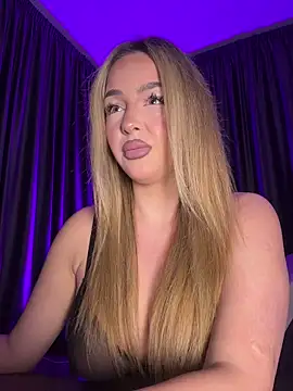 Snapshot of SelenneDreams chatting on 03/02/26, 05:42 SelenneDreams online show from 03/02/26, 05:42