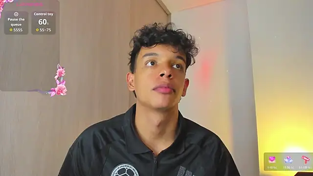 Snapshot of Maxfrost1 chatting on 07/08/26, 12:15 Maxfrost1 online show from 07/08/26, 12:15