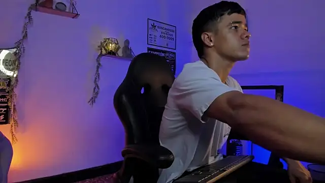 Snapshot of Rob_zaens33 chatting on 02/20/26, 01:33 Rob zaens33 online show from 02/20/26, 01:33