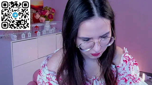 Snapshot of leylamirage chatting on 02/21/26, 12:39 leylamirage online show from 02/21/26, 12:39