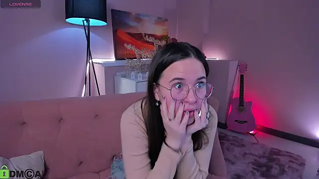 Snapshot of leylamirage chatting on 03/01/26, 12:29 leylamirage online show from 03/01/26, 12:29