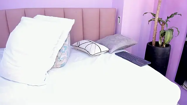 camila scoth online show from 04/01/26, 01:41