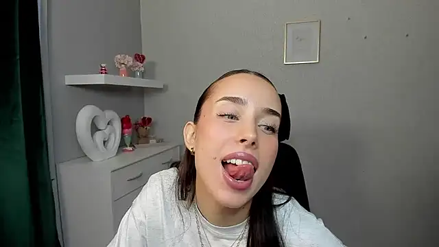 AdeleSolo online show from 04/09/26, 06:19