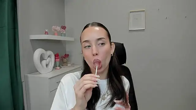 AdeleSolo online show from 04/15/26, 05:36