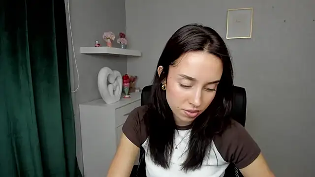 AdeleSolo online show from 05/25/26, 05:35