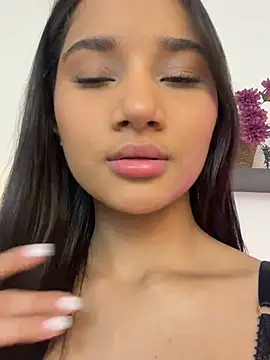 Snapshot of AlessiaVallmont chatting on 02/24/26, 07:12 AlessiaVallmont online show from 02/24/26, 07:12