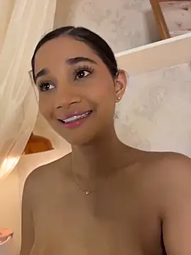 AlessiaVallmont online show from 04/17/26, 03:26