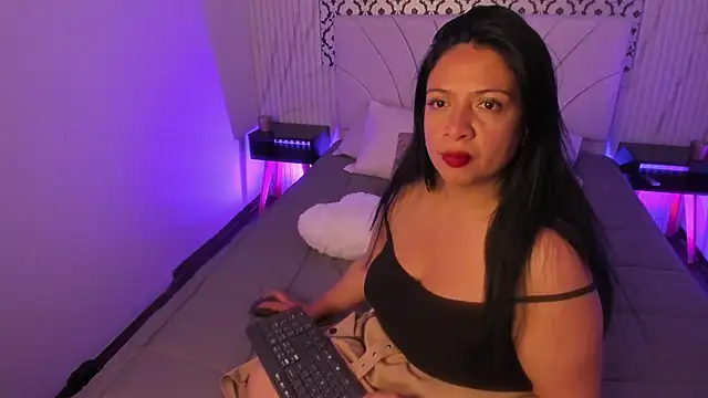 Snapshot of Renatta_Milly chatting on 02/18/26, 03:24 Renatta Milly online show from 02/18/26, 03:24