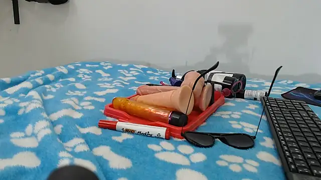 skinnysexy18 online show from 06/15/26, 08:00